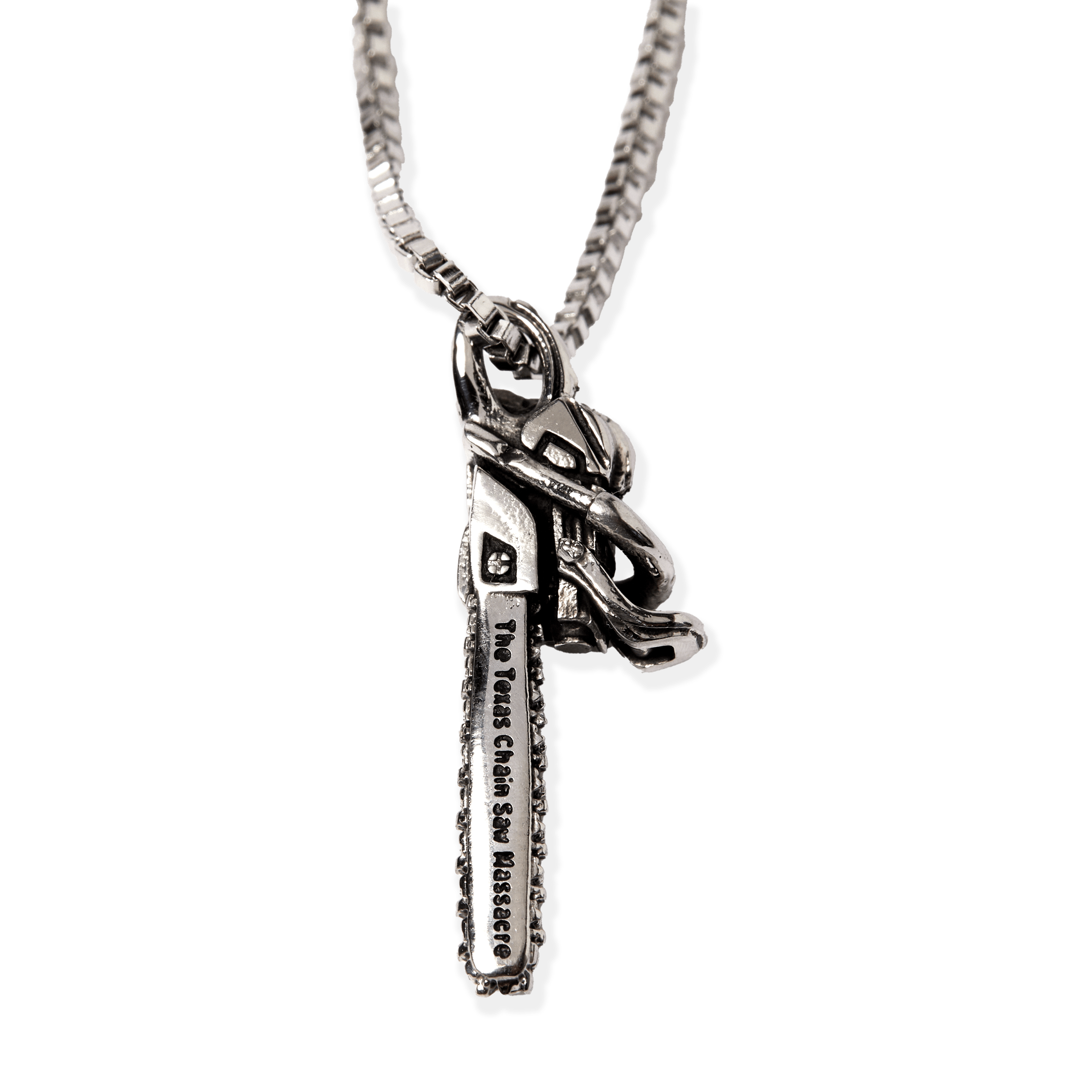 CHAINSAW PENDANT | SILVER | 悪魔のいけにえ し CHAINSAW PENDANT CHAINSAW PENDANT | SILVER | 悪魔のいけにえ し CHAINSAW PENDANT