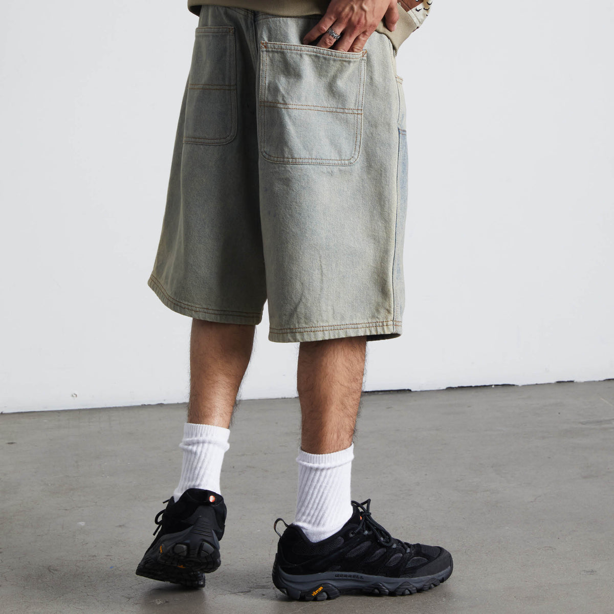 Kinda Loose Double-Knee Short