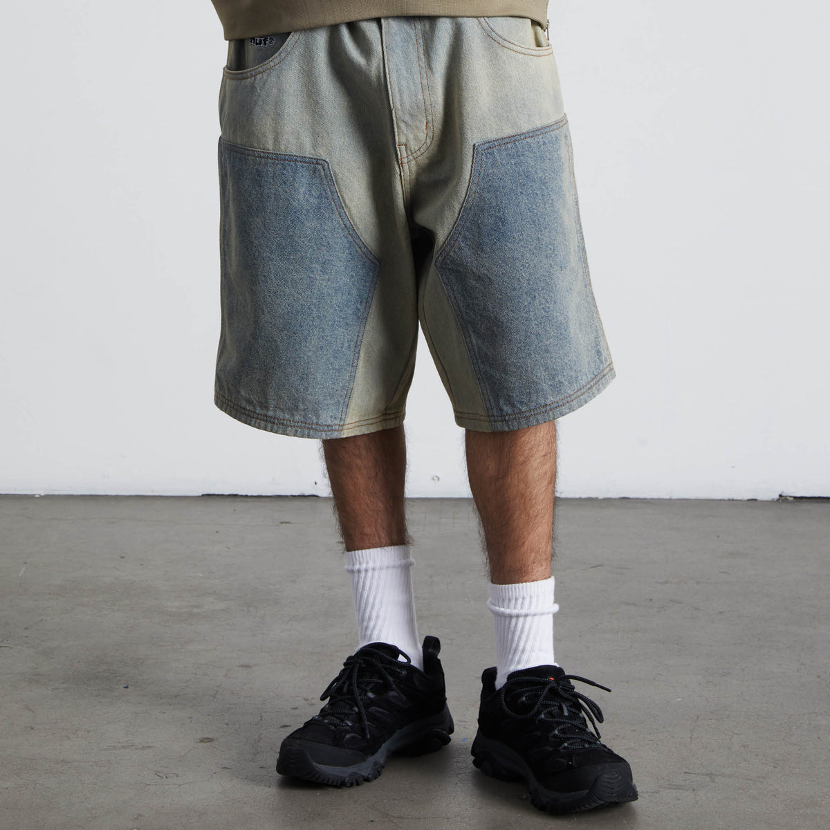 Kinda Loose Double-Knee Short