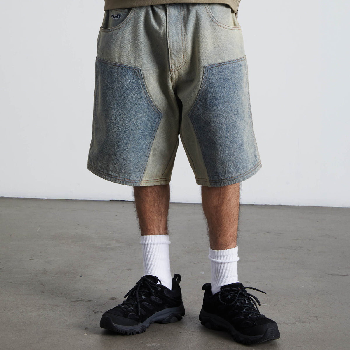 Kinda Loose Double-Knee Short