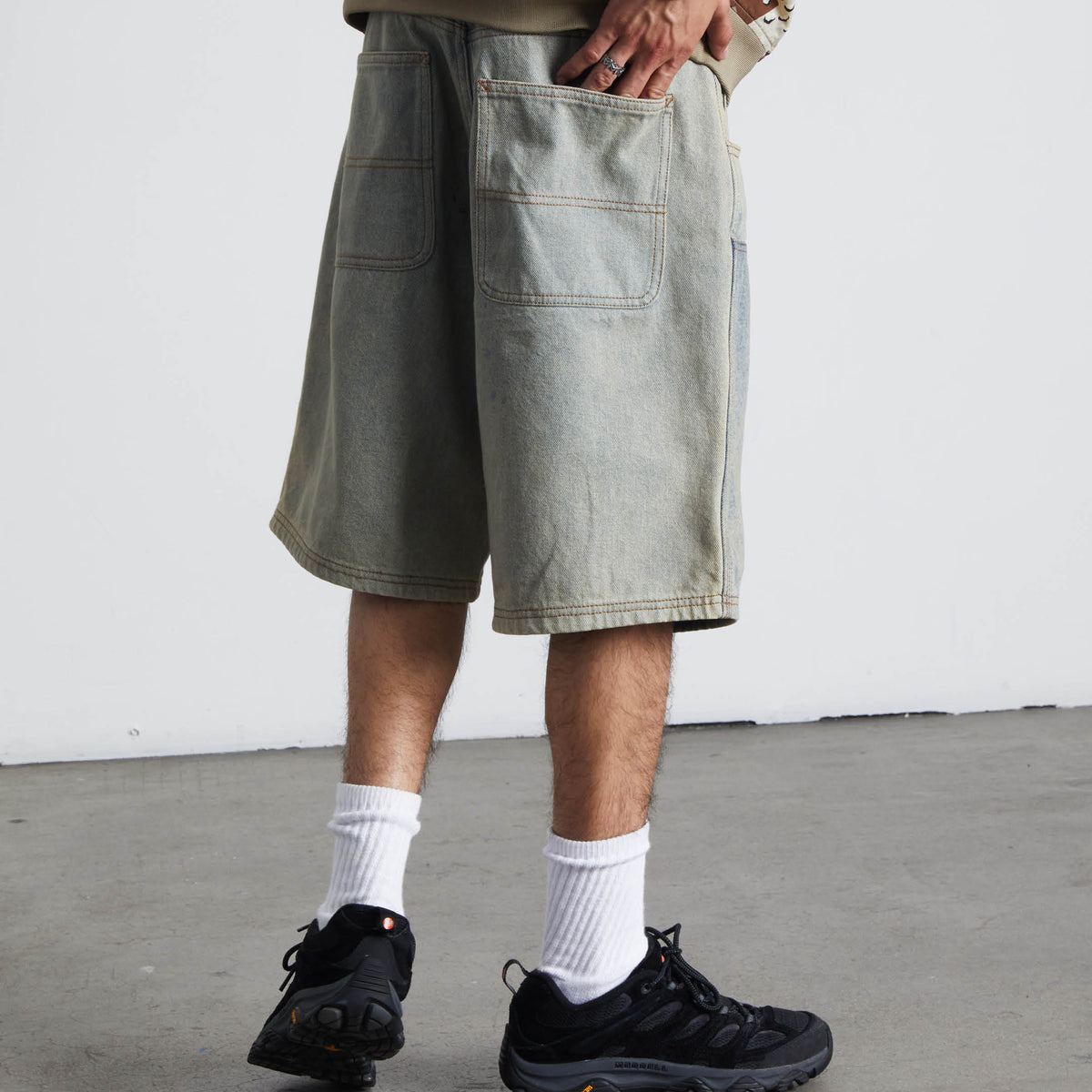 Kinda Loose Double-Knee Short